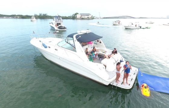 Sea Ray 410 Express Cruiser