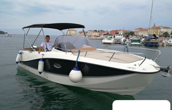 Quicksilver Activ 755 Sundeck