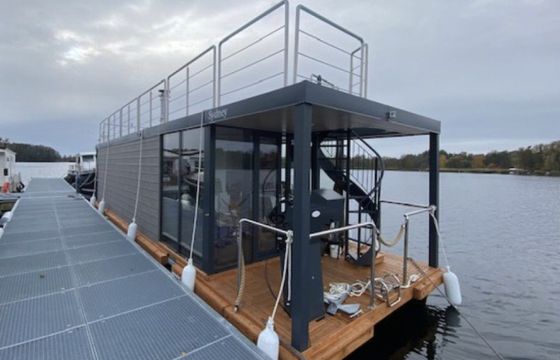1 Woodstream-Hausboot