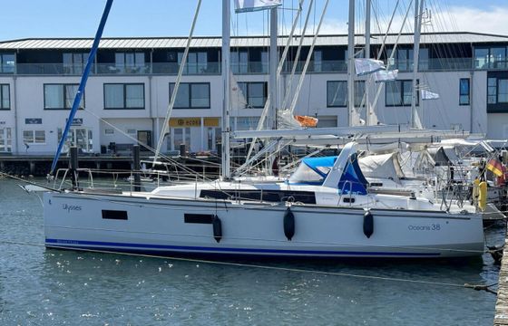 Bénéteau Oceanis 38