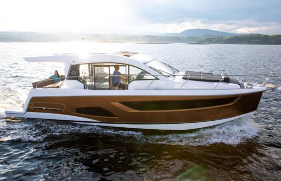 Sealine C390