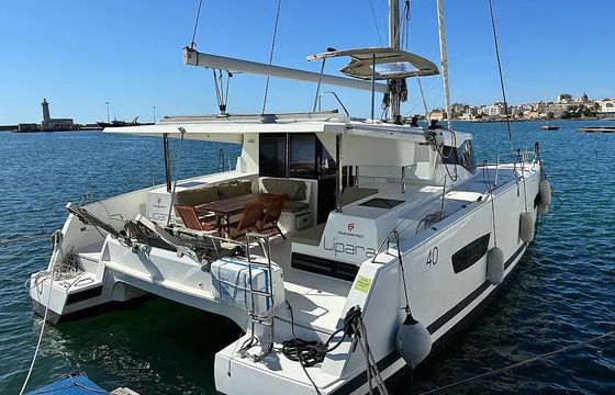 Fountaine Pajot Lucia 40