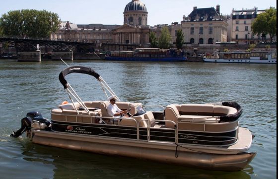 Suntracker Party barge