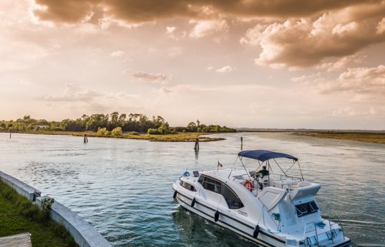 Houseboat Holidays Italia Minuetto 8+