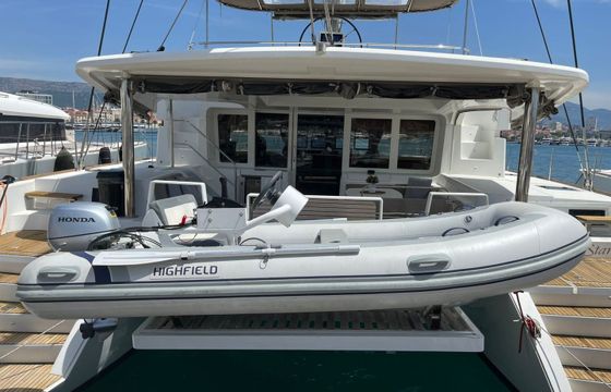Lagoon 52