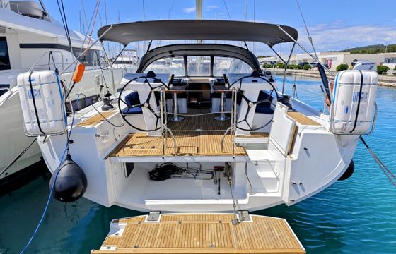 Hanse 548