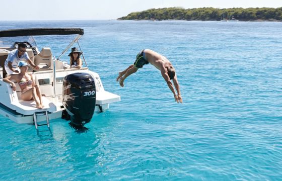 Quicksilver Activ 675 Sundeck
