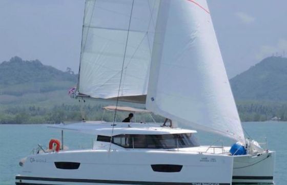 Fountaine Pajot Lucia 40