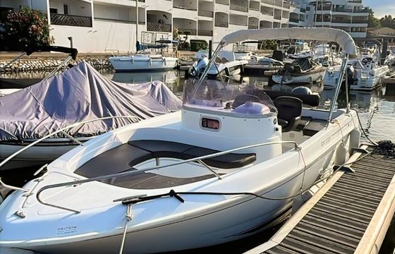 B2 Marine Cap Ferret 650 Open