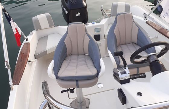 Quicksilver 555 Commander