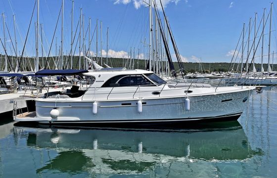 Sas Vektor ADRIANA 44