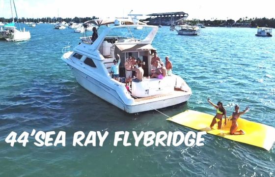 Sea Ray 440 Express Bridge
