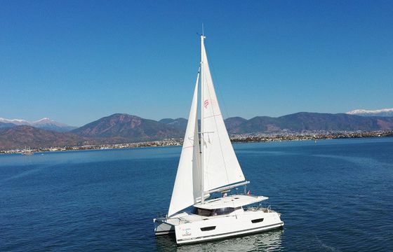 Fountaine Pajot Lucia 40