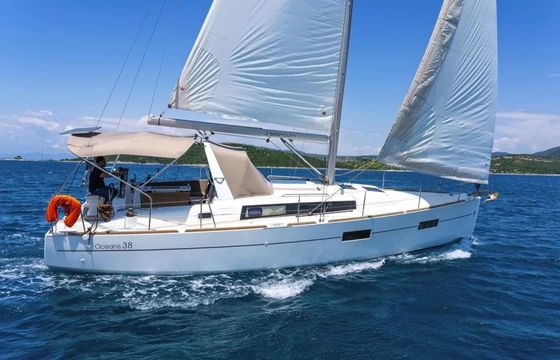 Beneteau Oceanis 38