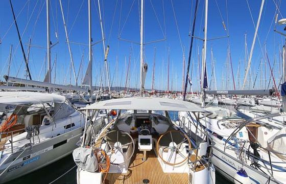 Bavaria Cruiser 37