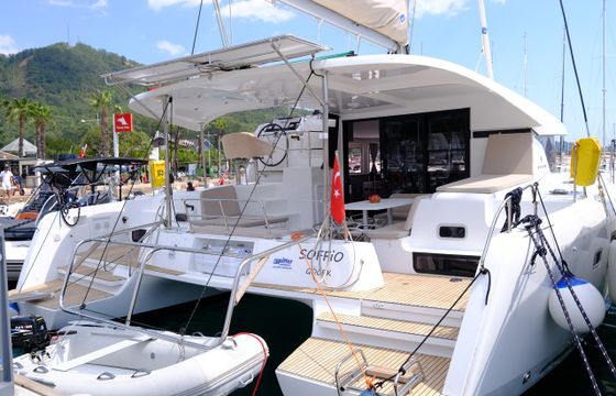 Lagoon 42