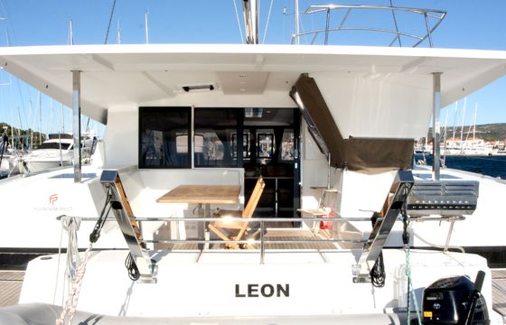 Fountaine Pajot Lucia 40