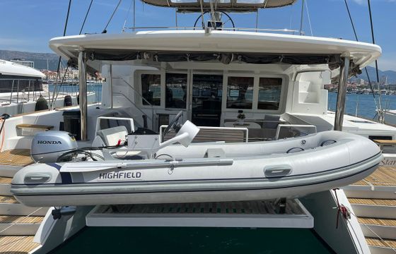 Lagoon 52
