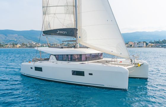 Lagoon 42 A/c & Gen