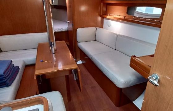 Beneteau Oceanis 37