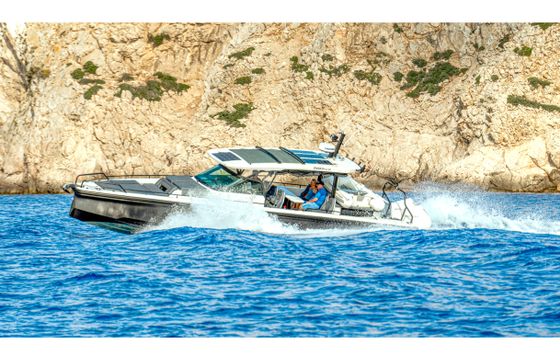 Axopar 37 Sun Top (2 Cabins)