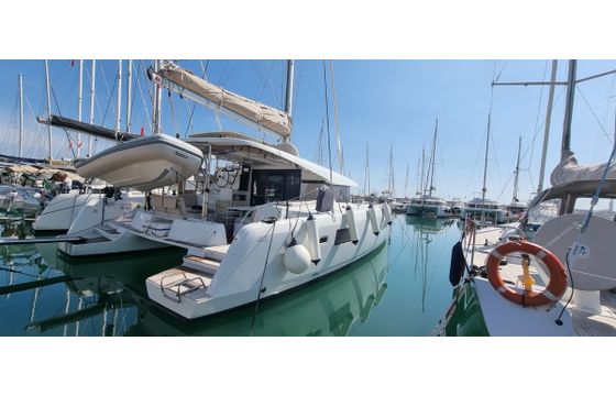 Lagoon 42