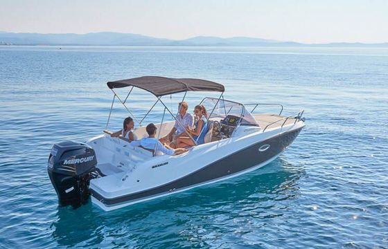 Quicksilver Activ 675 Sundeck
