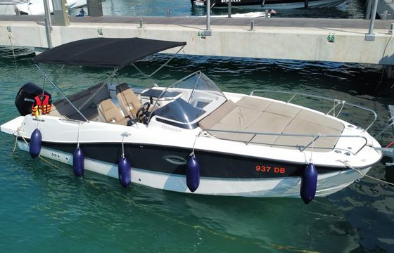 Quicksilver Activ 755 Sundeck