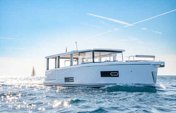 Beneteau Island Cruising Boat