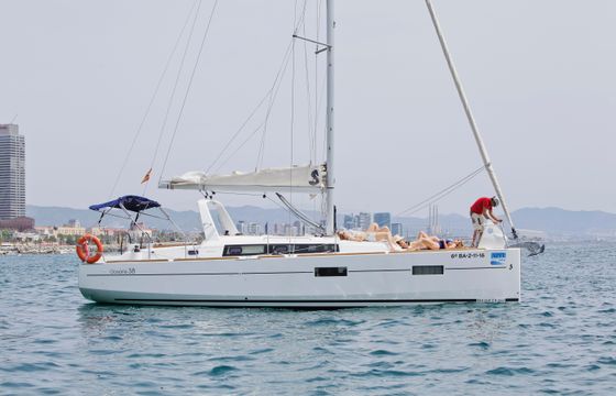 Beneteau Oceanis 38