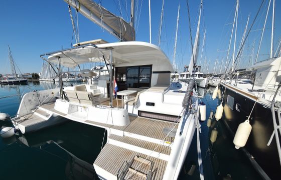 Lagoon 42
