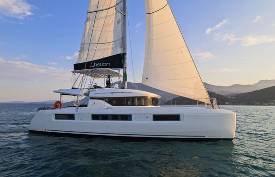 Lagoon 50 A/c & Gen & Wm