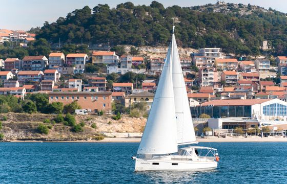 Beneteau Oceanis 38