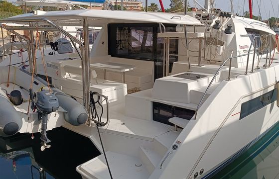 Leopard Catamarans / Robertson & Caine Leopard 40