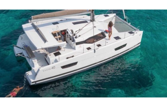 Fountaine Pajot Lucía 40 – 4 Cabinas / 4 Baños / 12 Pax