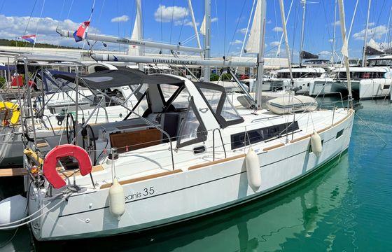 Beneteau Oceanis 35