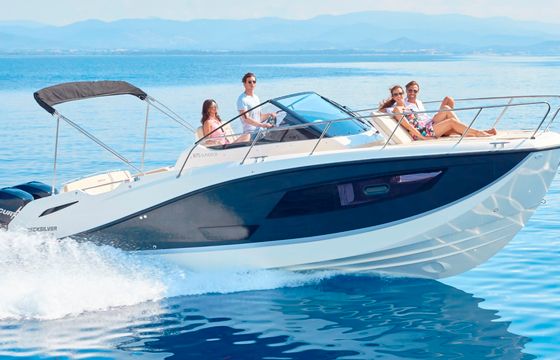 Quicksilver Activ 875 Sundeck