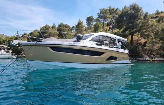 Sealine C390