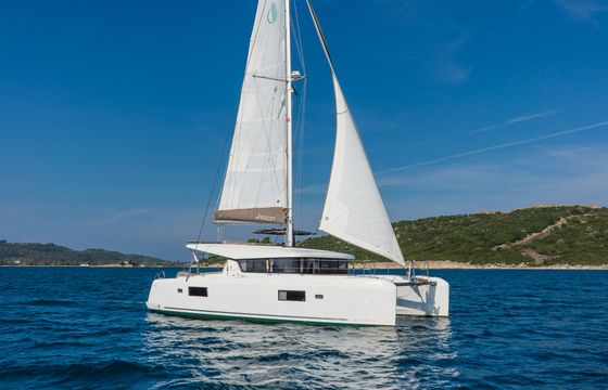 Lagoon 42 A/c & Gen
