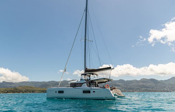 Lagoon 42