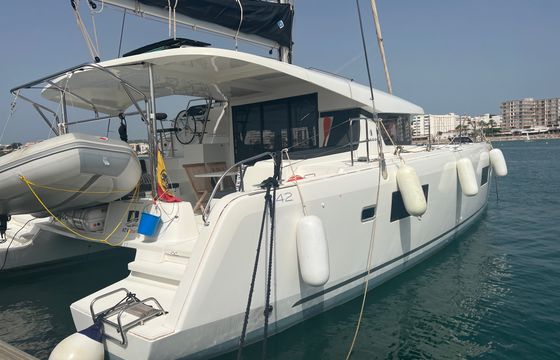 Lagoon 42