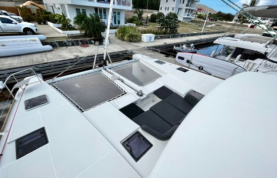 Lagoon 52