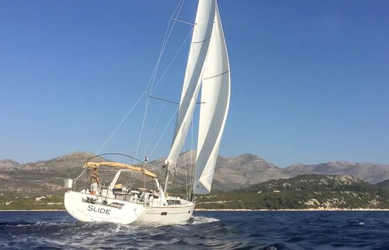 Beneteau Oceanis 45 (4 Cabins)