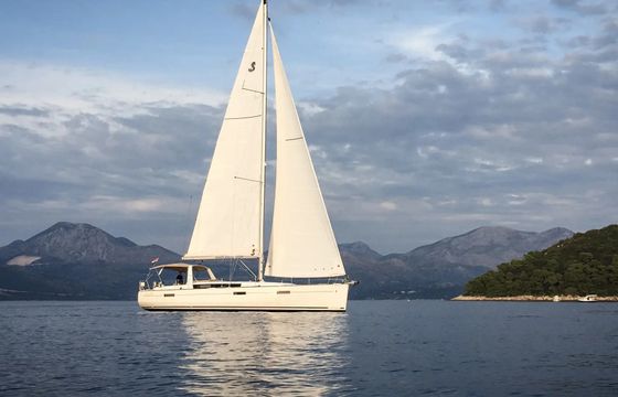 Beneteau Oceanis 45 (4 Cabins)