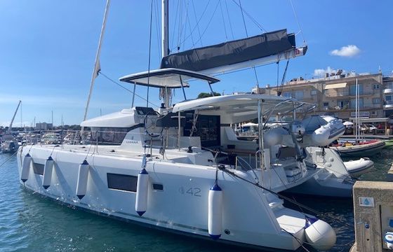 Lagoon 42
