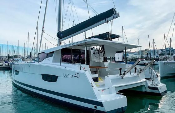 Fountaine Pajot Lucia 40