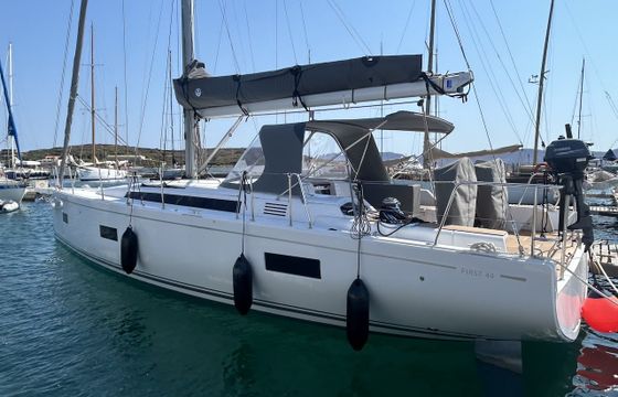 Beneteau First 44