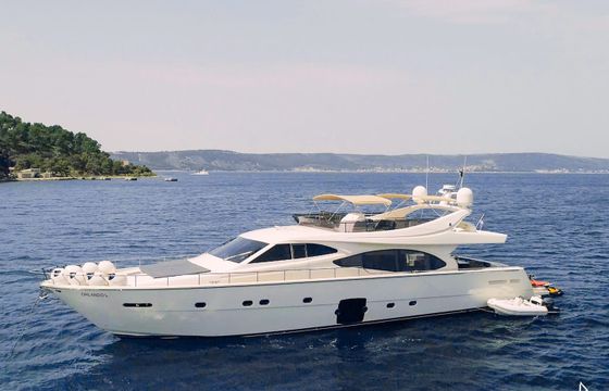 Ferretti Yachts 780