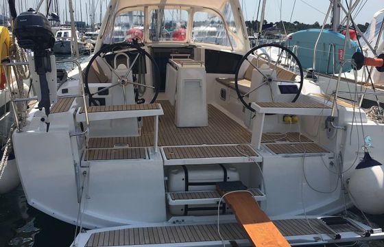 Beneteau Oceanis 38