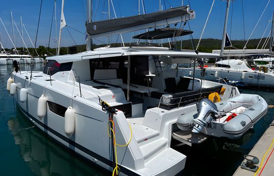 Fountaine Pajot Astrea 42